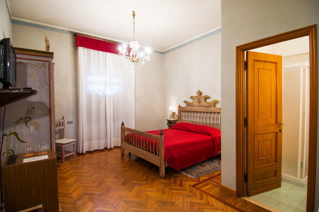 بوسيتو Hotel I Due Foscari الغرفة الصورة